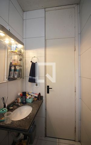 Casa de condomínio à venda com 105m², 3 quartos e 2 vagasBanheiro Social