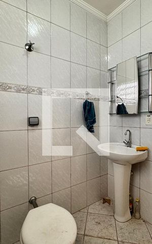 Casa à venda com 164m², 3 quartos e 3 vagas Casa à venda com 164m², 3 quartos e 3 vagasBanheiro