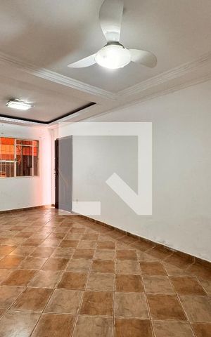 Casa à venda com 164m², 3 quartos e 3 vagas Casa à venda com 164m², 3 quartos e 3 vagasSala