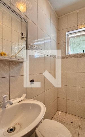 Casa à venda com 164m², 3 quartos e 3 vagas Casa à venda com 164m², 3 quartos e 3 vagasBanheiro edícula