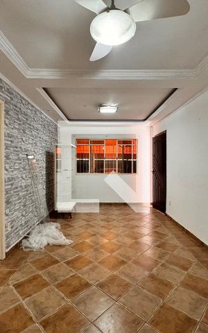 Casa à venda com 164m², 3 quartos e 3 vagas Casa à venda com 164m², 3 quartos e 3 vagasSala