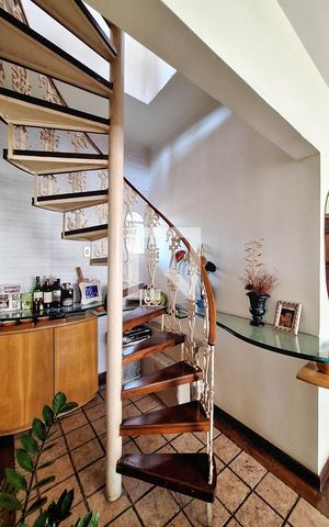 Apartamento à venda com 230m², 4 quartos e sem vaga Apartamento à venda com 230m², 4 quartos e sem vagaSala