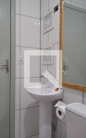 Casa de condomínio à venda com 60m², 2 quartos e 1 vaga Casa de condomínio à venda com 60m², 2 quartos e 1 vagaBanheiro 2