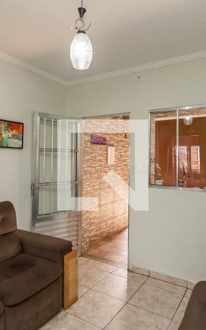 Casa à venda com 250m², 3 quartos e 3 vagas Casa à venda com 250m², 3 quartos e 3 vagasSala