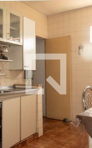 Casa à venda com 250m², 6 quartos e 3 vagas Casa à venda com 250m², 6 quartos e 3 vagasCozinha