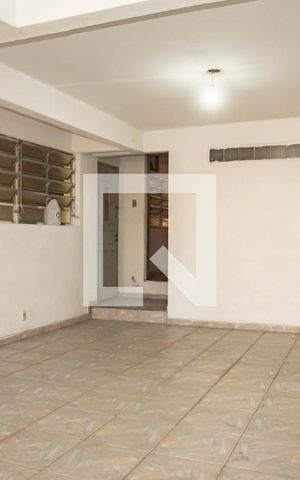 Casa à venda com 250m², 6 quartos e 3 vagas Casa à venda com 250m², 6 quartos e 3 vagasÁrea Externa
