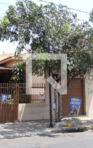 Casa à venda com 360m², 3 quartos e 2 vagasFachada