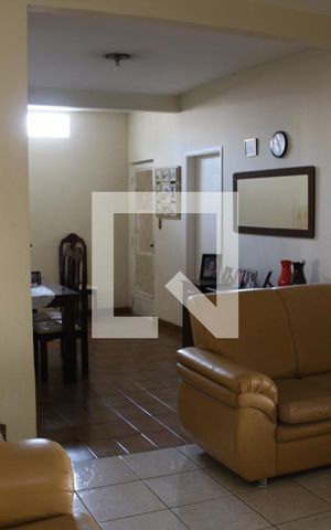 Casa à venda com 360m², 3 quartos e 2 vagasSala