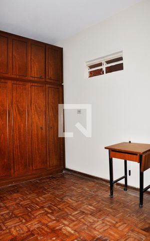 Casa à venda com 570m², 4 quartos e 6 vagas Casa à venda com 570m², 4 quartos e 6 vagasEdícula