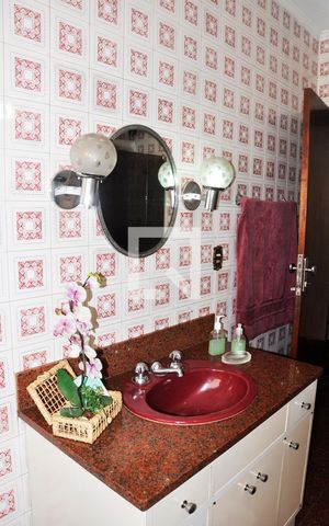 Casa à venda com 570m², 4 quartos e 6 vagas Casa à venda com 570m², 4 quartos e 6 vagasDetalhe - Banheiro Social