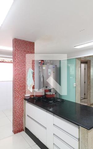 Casa à venda com 466m², 4 quartos e 12 vagas Casa à venda com 466m², 4 quartos e 12 vagasCozinha