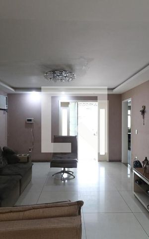 Casa à venda com 466m², 4 quartos e 12 vagas Casa à venda com 466m², 4 quartos e 12 vagasSala
