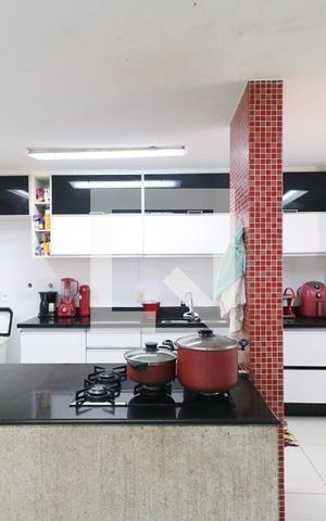 Casa à venda com 466m², 4 quartos e 12 vagas Casa à venda com 466m², 4 quartos e 12 vagasCozinha