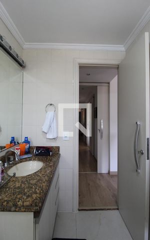 Apartamento à venda com 196m², 4 quartos e 3 vagasBanheiro da Suíte 1