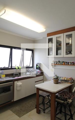 Apartamento à venda com 196m², 4 quartos e 3 vagasCozinha