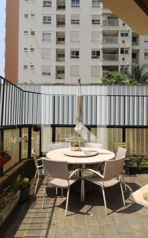 Apartamento à venda com 196m², 4 quartos e 3 vagasVaranda