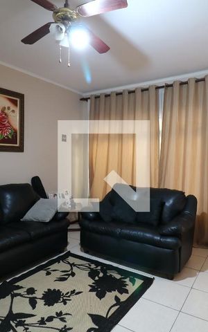 Casa à venda com 165m², 3 quartos e 2 vagasSala