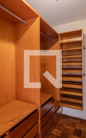 Apartamento à venda com 400m², 3 quartos e 2 vagas Apartamento à venda com 400m², 3 quartos e 2 vagasCloset Quarto 2 - Suíte