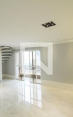 Apartamento à venda com 234m², 4 quartos e 3 vagas Apartamento à venda com 234m², 4 quartos e 3 vagasSala