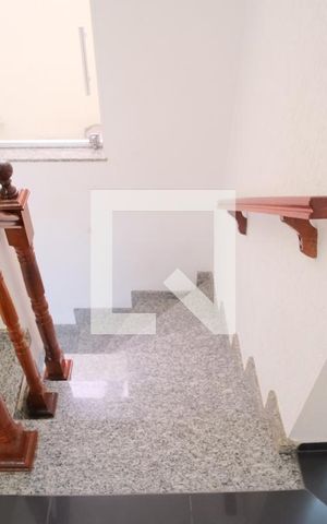 Casa à venda com 180m², 3 quartos e 2 vagasEscada