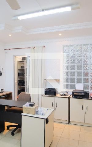 Casa à venda com 180m², 3 quartos e 2 vagasSala