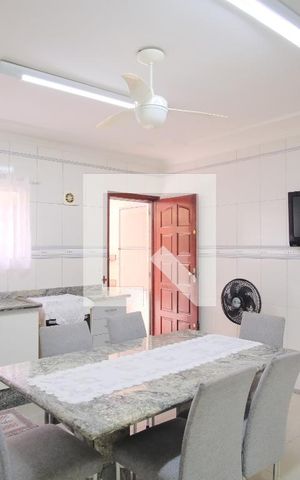 Casa à venda com 180m², 3 quartos e 2 vagasCozinha