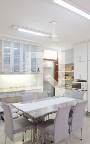 Casa à venda com 180m², 3 quartos e 2 vagasCozinha