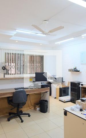 Casa à venda com 180m², 3 quartos e 2 vagasSala