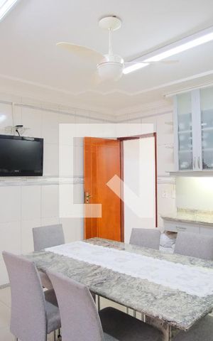 Casa à venda com 180m², 3 quartos e 2 vagasCozinha