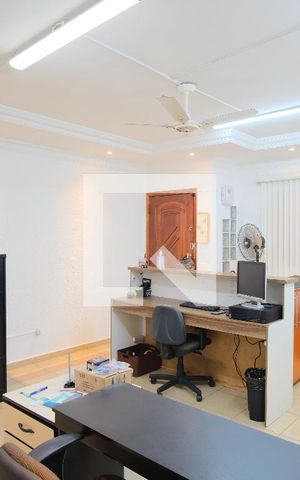Casa à venda com 180m², 3 quartos e 2 vagasSala