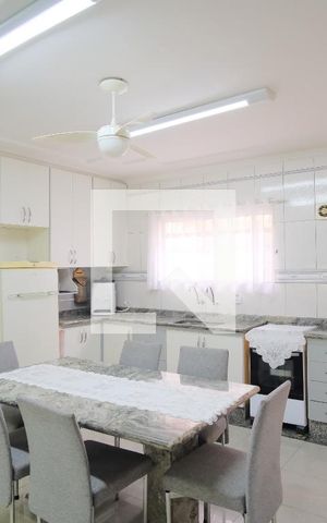 Casa à venda com 180m², 3 quartos e 2 vagasCozinha