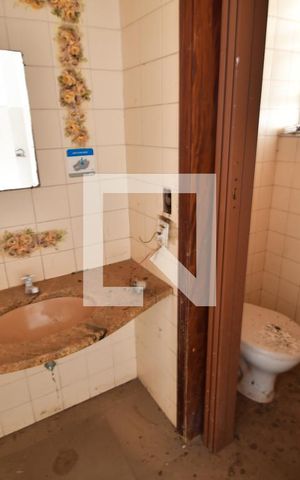 Casa à venda com 450m², 3 quartos e 4 vagasBanheiro 4