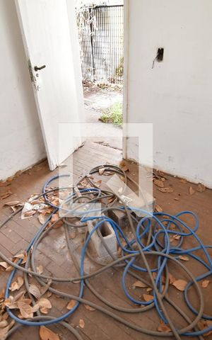 Casa à venda com 450m², 3 quartos e 4 vagasQuarto de Serviço