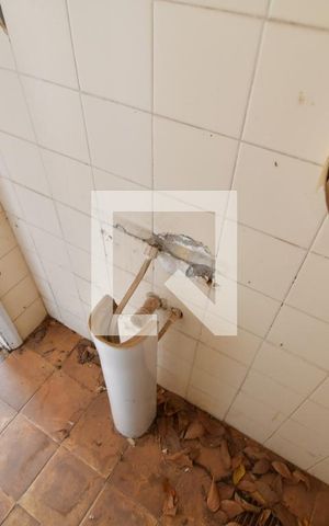 Casa à venda com 450m², 3 quartos e 4 vagasBanheiro de Serviço