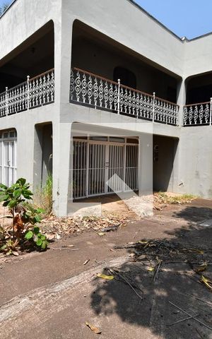 Casa à venda com 450m², 3 quartos e 4 vagasQuintal / Garagem