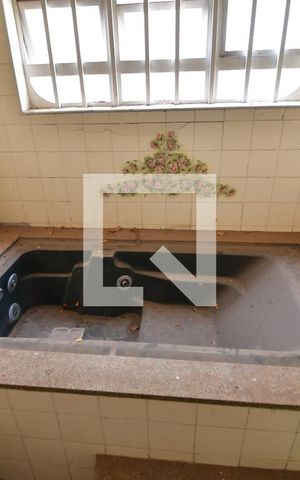 Casa à venda com 450m², 3 quartos e 4 vagasBanheiro Suíte 2