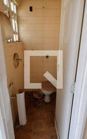 Casa à venda com 450m², 3 quartos e 4 vagasBanheiro de Serviço