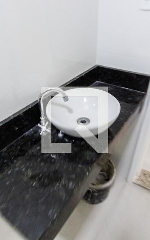 Apartamento à venda com 70m², 3 quartos e 1 vaga Apartamento à venda com 70m², 3 quartos e 1 vagaBanheiro