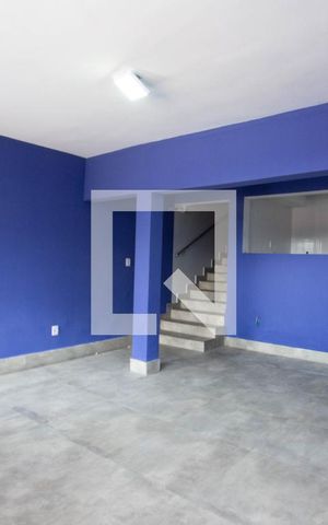 Casa à venda com 250m², 2 quartos e 4 vagas Casa à venda com 250m², 2 quartos e 4 vagasÁrea de Serviço