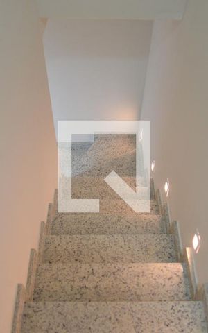 Apartamento à venda com 130m², 3 quartos e 2 vagasEscada