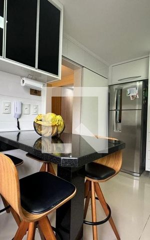 Casa de condomínio à venda com 258m², 4 quartos e 4 vagas