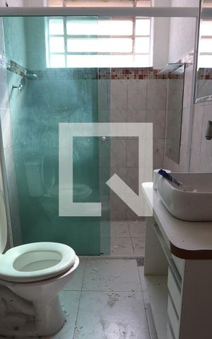 Casa à venda com 240m², 3 quartos e 2 vagasBanheiro