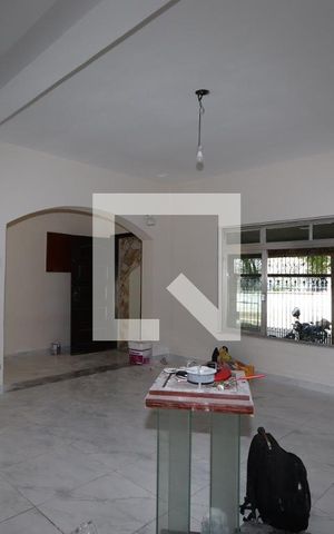 Casa à venda com 240m², 3 quartos e 2 vagasSala