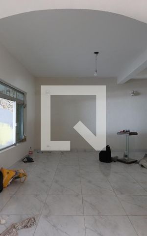 Casa à venda com 240m², 3 quartos e 2 vagasSala