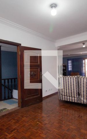 Casa à venda com 368m², 4 quartos e 2 vagas Casa à venda com 368m², 4 quartos e 2 vagasSala