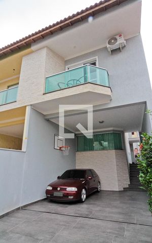 Casa à venda com 165m², 3 quartos e 4 vagas Casa à venda com 165m², 3 quartos e 4 vagasGaragem