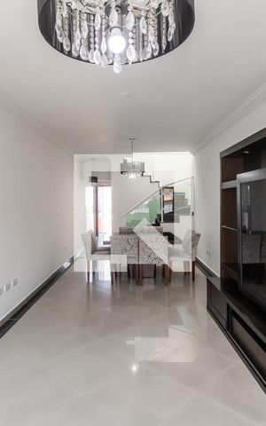 Casa para alugar com 150m², 3 quartos e 6 vagas Casa para alugar com 150m², 3 quartos e 6 vagasSala
