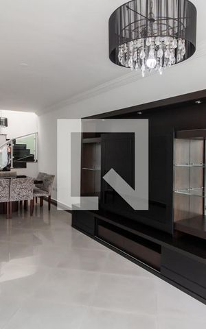 Casa para alugar com 150m², 3 quartos e 6 vagas Casa para alugar com 150m², 3 quartos e 6 vagasSala