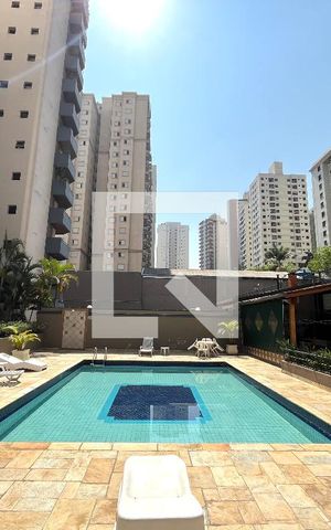Apartamento à venda com 127m², 3 quartos e 2 vagas Apartamento à venda com 127m², 3 quartos e 2 vagasÁrea comum - Piscina