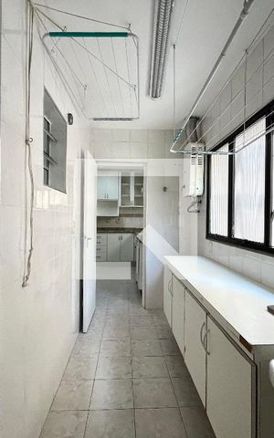Apartamento à venda com 127m², 3 quartos e 2 vagas Apartamento à venda com 127m², 3 quartos e 2 vagasÁrea de Serviço